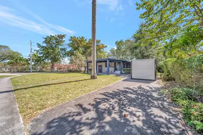 890 NE 138th St, North Miami, FL 33161 - Photo 38