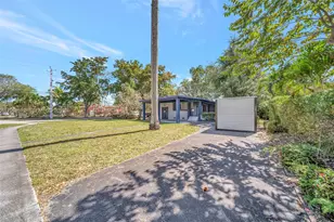 890 NE 138th St, North Miami, FL 33161 - Photo 38