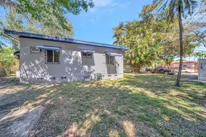890 NE 138th St, North Miami, FL 33161 - Photo 30