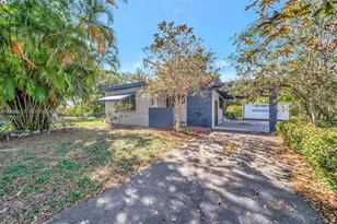 890 NE 138th St, North Miami, FL 33161 - Photo 32