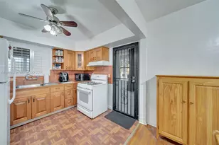 890 NE 138th St, North Miami, FL 33161 - Photo 10