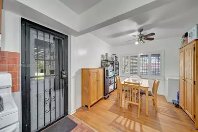 890 NE 138th St, North Miami, FL 33161 - Photo 14