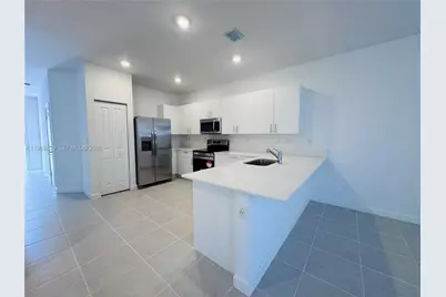 2527 SE 29th St, Homestead, FL 33035 - Photo 4