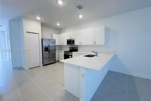 2527 SE 29th St, Homestead, FL 33035 - Photo 4