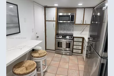 5005 Collins Ave #1404, Miami Beach, FL 33140 - Photo 6