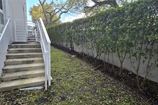 2535 NE 193rd St, Miami, FL 33180 - Photo 30