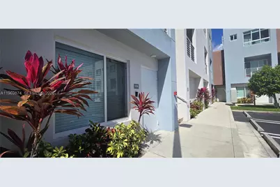 2535 NE 193rd St #3104, Miami, FL 33180 - Photo 2