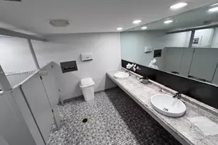 16570 NE 26th Ave, North Miami Beach, FL 33160 - Photo 14