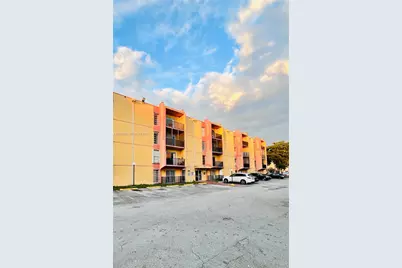 4721 NW 7th St, Miami, FL 33126 - Photo 12