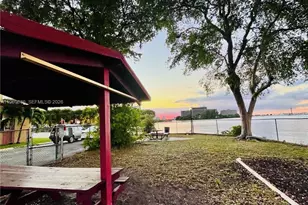 4721 NW 7th St, Miami, FL 33126 - Photo 20