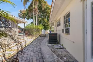 215 Entrada Dr, Hollywood, FL 33021 - Photo 44