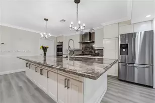 215 Entrada Dr, Hollywood, FL 33021 - Photo 12