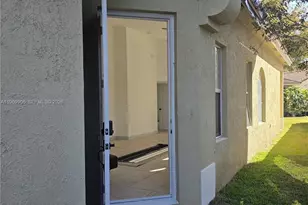 3930 NE 12th Dr, Homestead, FL 33033 - Photo 4