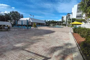 20400 W Country Club Dr, Aventura, FL 33180 - Photo 46