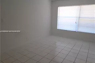 2530 NW 39th Wy, Lauderdale Lakes, FL 33311 - Photo 4