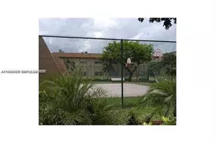 2530 NW 39th Wy, Lauderdale Lakes, FL 33311 - Photo 10