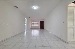 3041 NW 16th St, Miami, FL 33125 - Photo 6