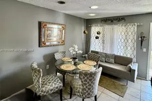 10076 NW 6th St, Pembroke Pines, FL 33024 - Photo 2