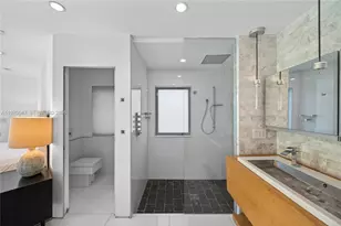 1000 N Shore Dr, Miami Beach, FL 33141 - Photo 32