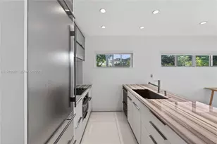 1000 N Shore Dr, Miami Beach, FL 33141 - Photo 48