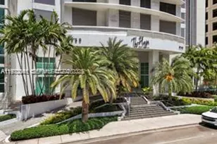 950 Brickell Bay Dr, Miami, FL 33131 - Photo 2