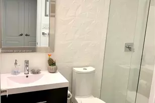 1040 Sandalwood Ln, Weston, FL 33326 - Photo 18