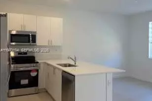 621 SE 13th St Cir, Homestead, FL 33034 - Photo 2