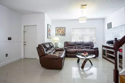 16618 NW 73rd Ave, Miami Lakes, FL 33014 - Photo 4