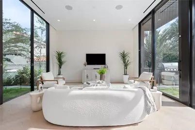 536 W 51st St, Miami Beach, FL 33140 - Photo 2