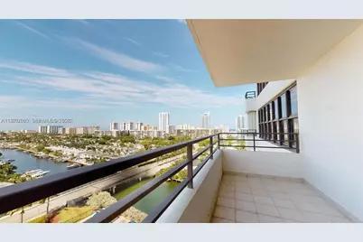 2500 Parkview Dr #1207, Hallandale Beach, FL 33009 - Photo 2