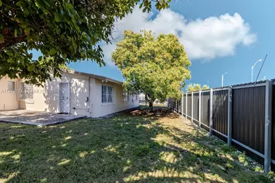 670 SE 1st St, Hialeah, FL 33010 - Photo 16