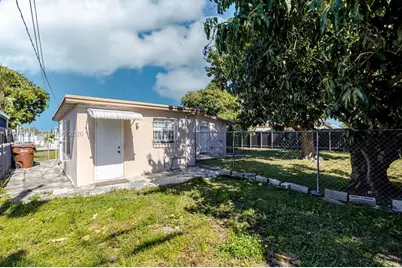 670 SE 1st St, Hialeah, FL 33010 - Photo 14