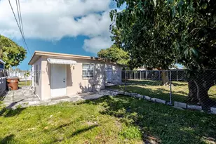 670 SE 1st St, Hialeah, FL 33010 - Photo 14