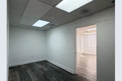 2100 W 76th St #206, Hialeah, FL 33016 - Photo 8