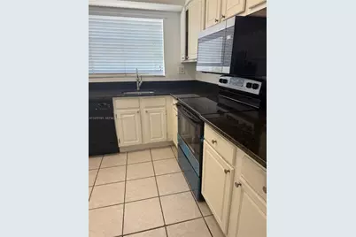 1791 NW 96th Ter #4F, Pembroke Pines, FL 33024 - Photo 4