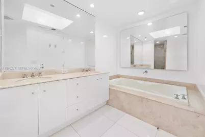 100 S Pointe Dr #2101, Miami Beach, FL 33139 - Photo 38