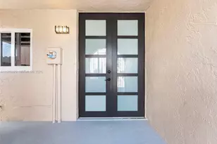 1096 W 42nd Pl, Hialeah, FL 33012 - Photo 4