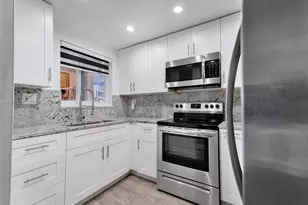 1096 W 42nd Pl, Hialeah, FL 33012 - Photo 12