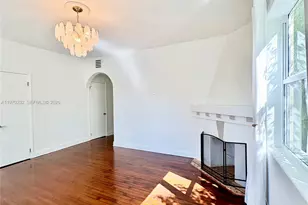 1027 Euclid Ave, Miami Beach, FL 33139 - Photo 4