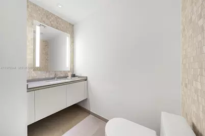 88 SW 7th St #2312, Miami, FL 33130 - Photo 8