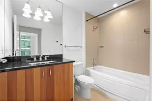 300 S Biscayne Blvd, Miami, FL 33131 - Photo 10