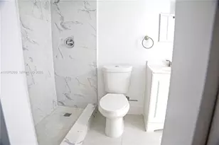 4717 NW 7th St, Miami, FL 33126 - Photo 12