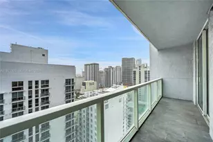 253 NE 2nd St, Miami, FL 33132 - Photo 18