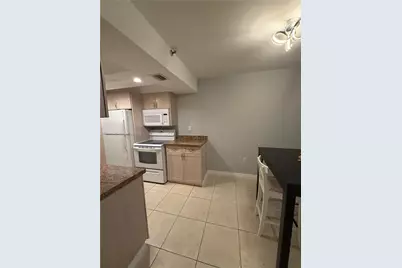 17600 N Bay Rd #N907, Sunny Isles Beach, FL 33160 - Photo 2