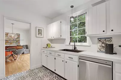 842 NW 9th Ct, Miami, FL 33136 - Photo 16