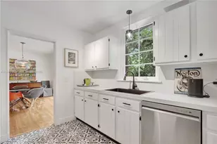 842 NW 9th Ct, Miami, FL 33136 - Photo 16