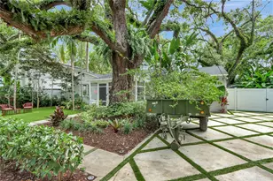 842 NW 9th Ct, Miami, FL 33136 - Photo 4