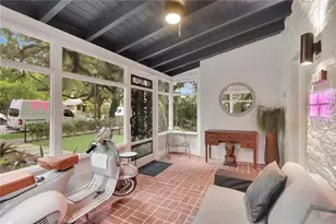 842 NW 9th Ct, Miami, FL 33136 - Photo 6