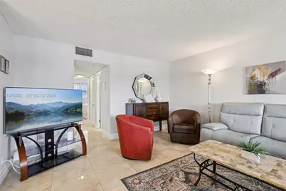 804 SE 7th St #402, Deerfield Beach, FL 33441 - Photo 8