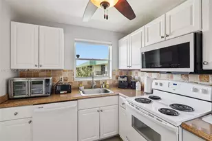 804 SE 7th St, Deerfield Beach, FL 33441 - Photo 14